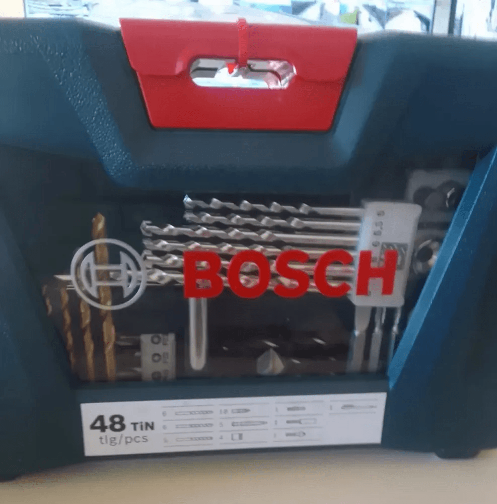Set de Mechas y Puntas Bosch X-Line 33 Piezas - Maletín Premium